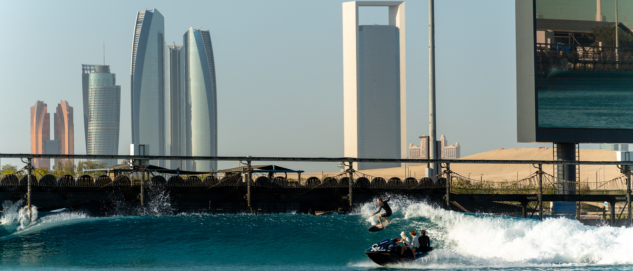 ESCALA EXCLUSIVA: SURF ABU DHABI 2