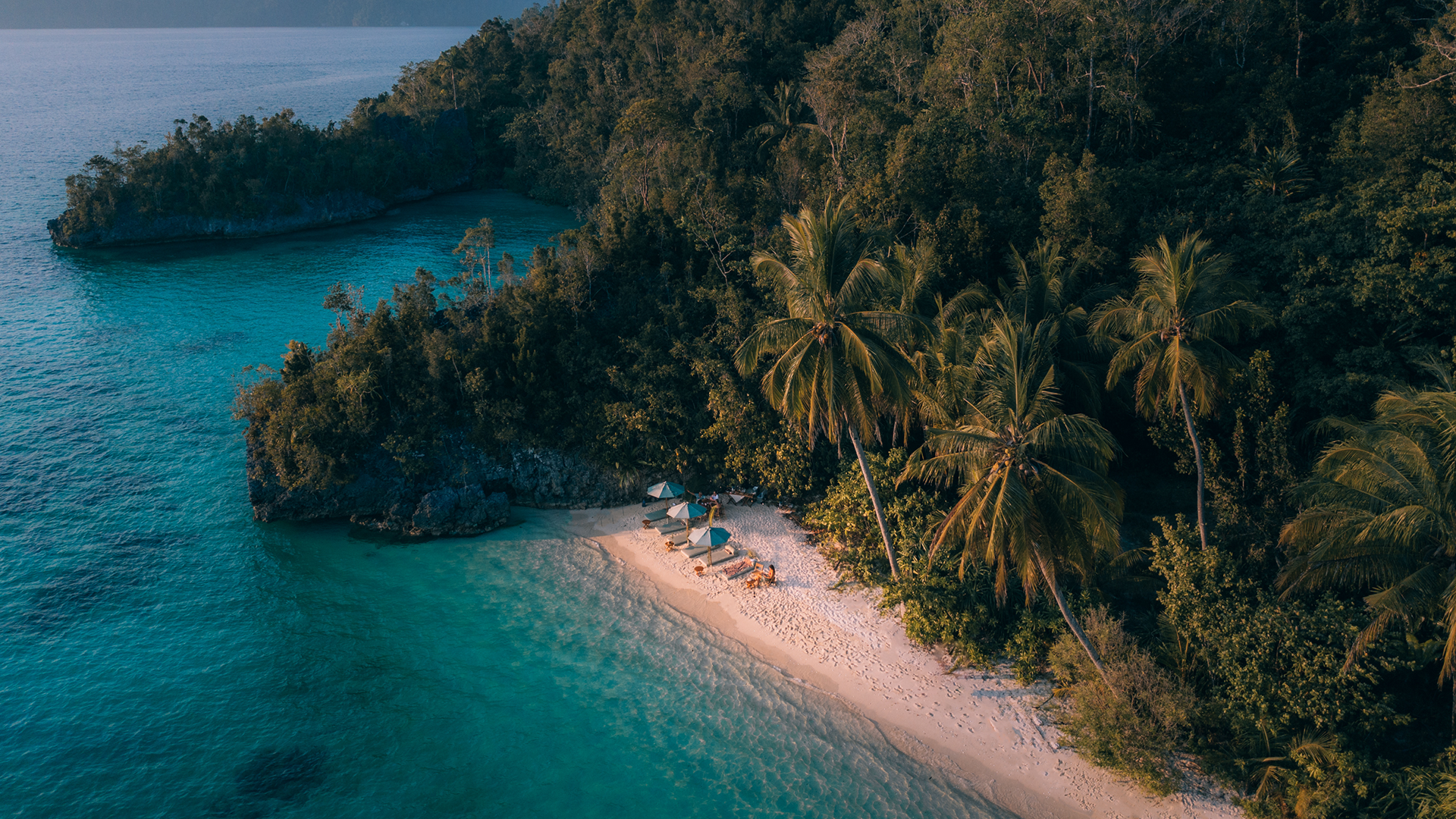 J Clubs SurfTravel — 9