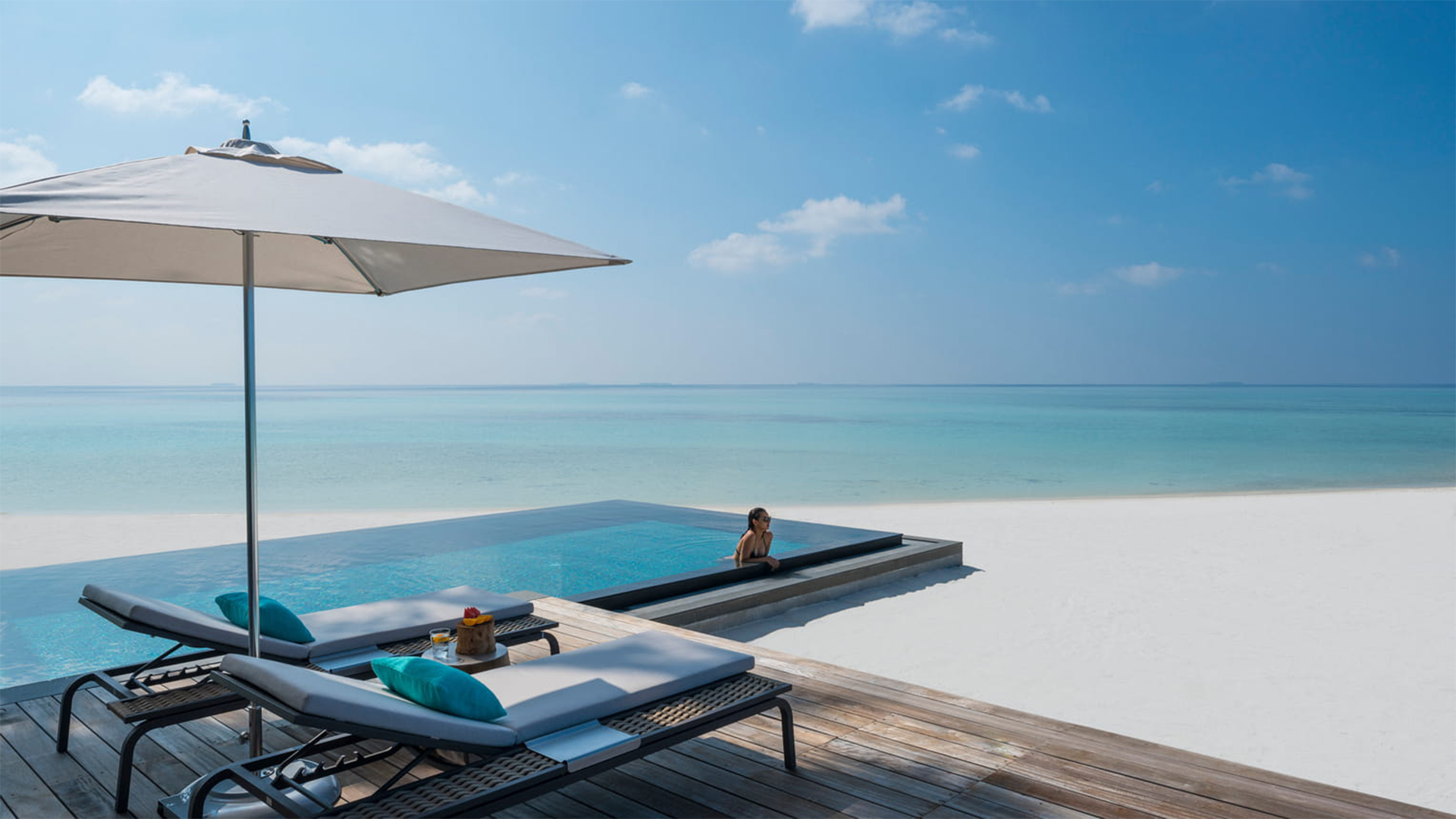 J Clubs SurfTravel — 10